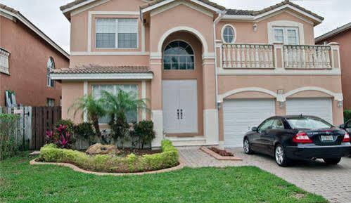 Miami Bed And Breakfast Country Walk Екстериор снимка